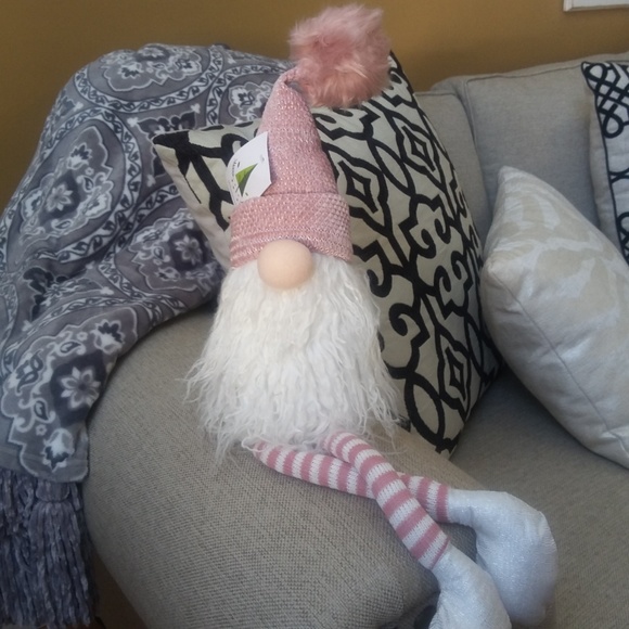 NWT! ADORABLE Sitting GNOME FAUX FUR Pink POM POM - Picture 2 of 3